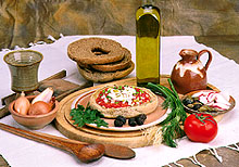 Kritharokouloura (Rusks with tomato and olive oil) 